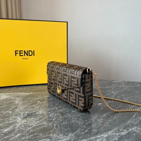 🍁FENDI🍂 WALLET ON CHAIN WITH POUCHES - Picture 3 of 9